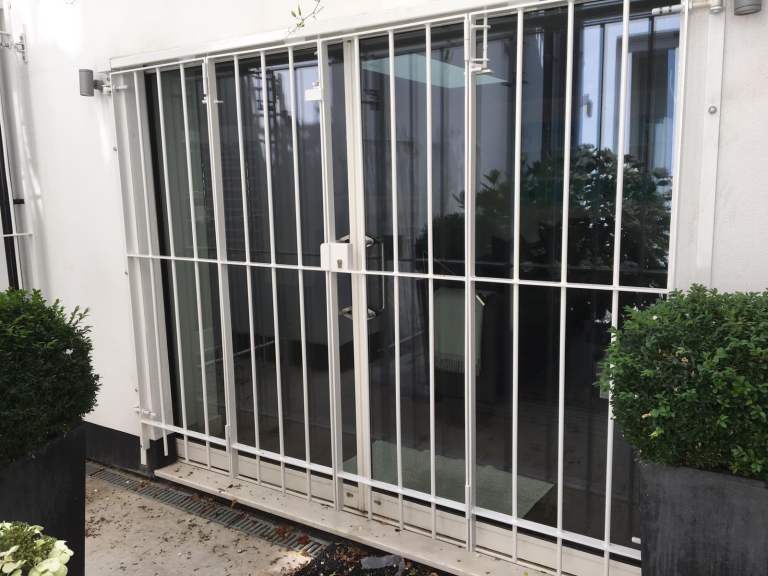 STEEL SECURITY DOOR – BARRED METAL GATE & EXTERNAL SECURITY DOOR