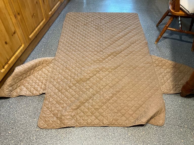 BRAND NEW UNUSED chair protector. She didn’t like the colour 😭 