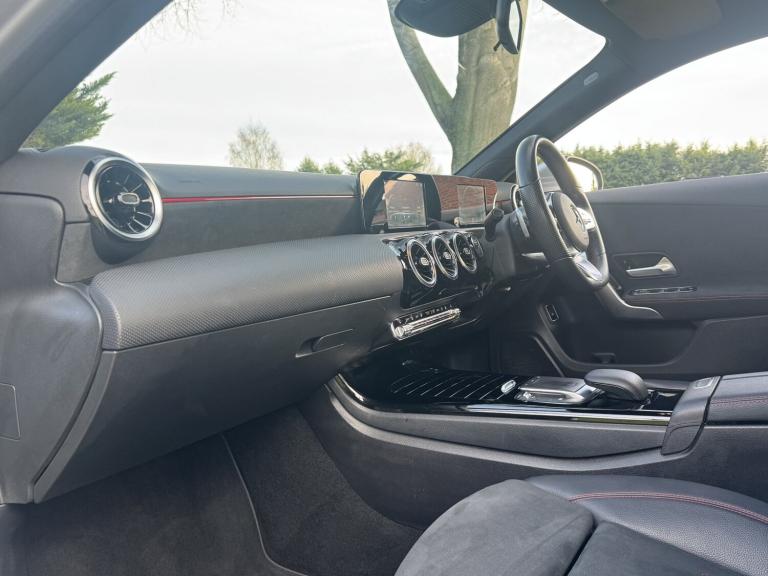 MERCEDES-BENZ A CLASS 1.3 A250e 15.6kWh AMG Line 2020