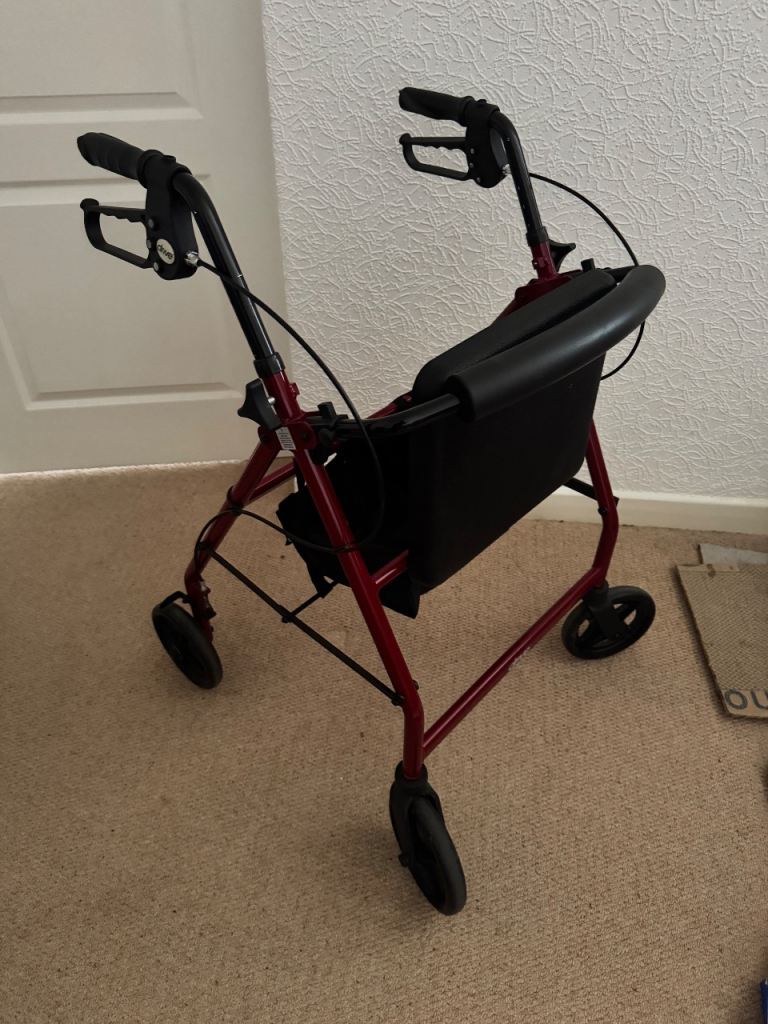 Rollator walker with seat