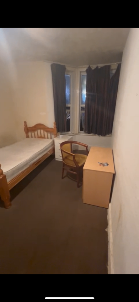 Large Single Room Luton Town 410 Bills Included