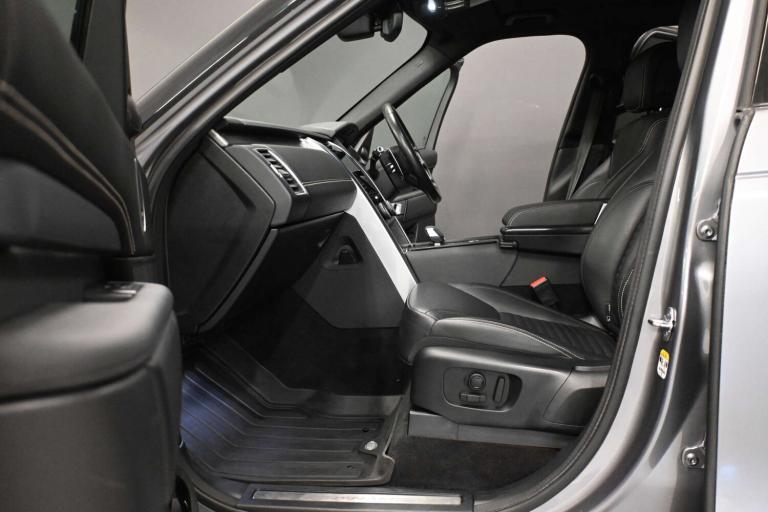 2021 Land Rover Discovery 3.0 Discovery R-Dynamic SE D MHEV Auto 4WD 5dr SUV Diesel Automatic