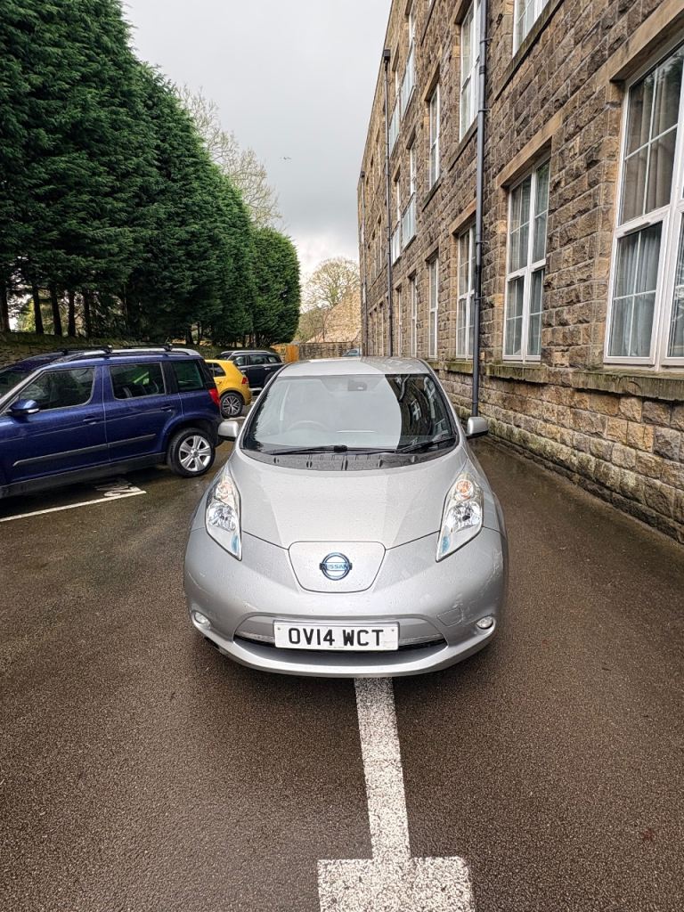 Nissan Leaf 24KWH 10 Bars 70 mile range