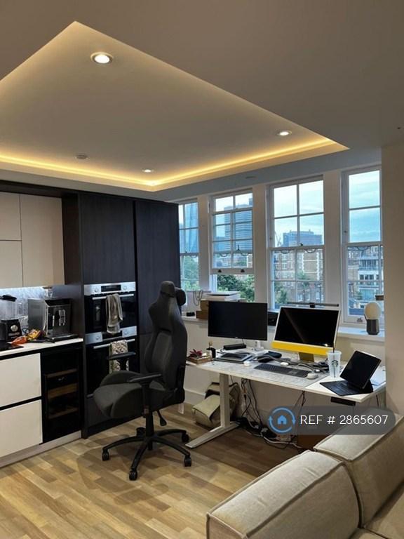 1 bedroom flat in Davies House, London, SE1 (1 bed) (#2865607)