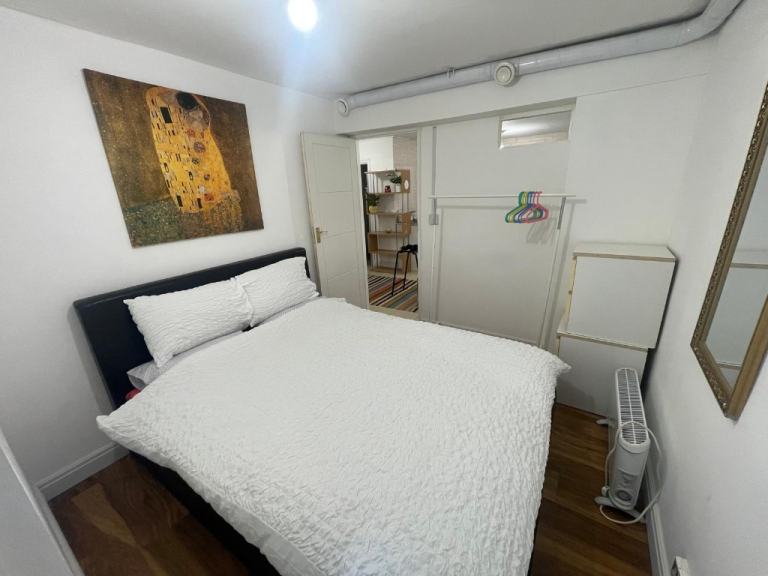 SMALL  DOUBLE ROOM GREAT WESTERN ROAD, W9 - ALL BILLS EXCEPT ELEC