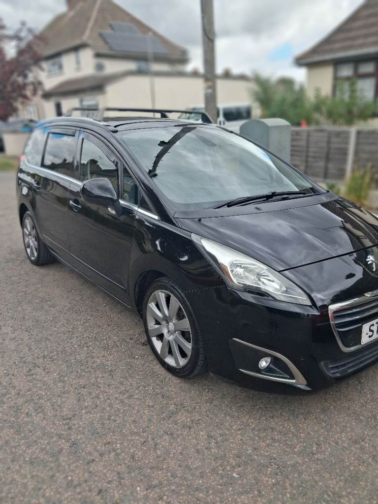 Peugeot 5008 7 seater diesel 12 months mot service history ulez free ono