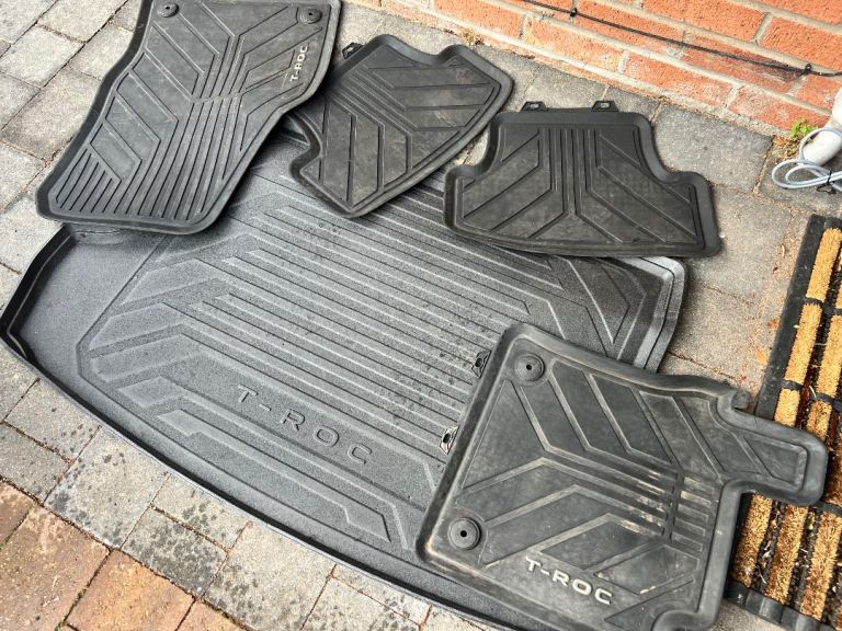 VW T-Roc rubber mats - full set including boot