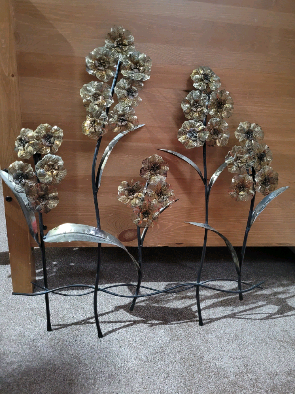 Metal Wall Decor in Excellent Condition 