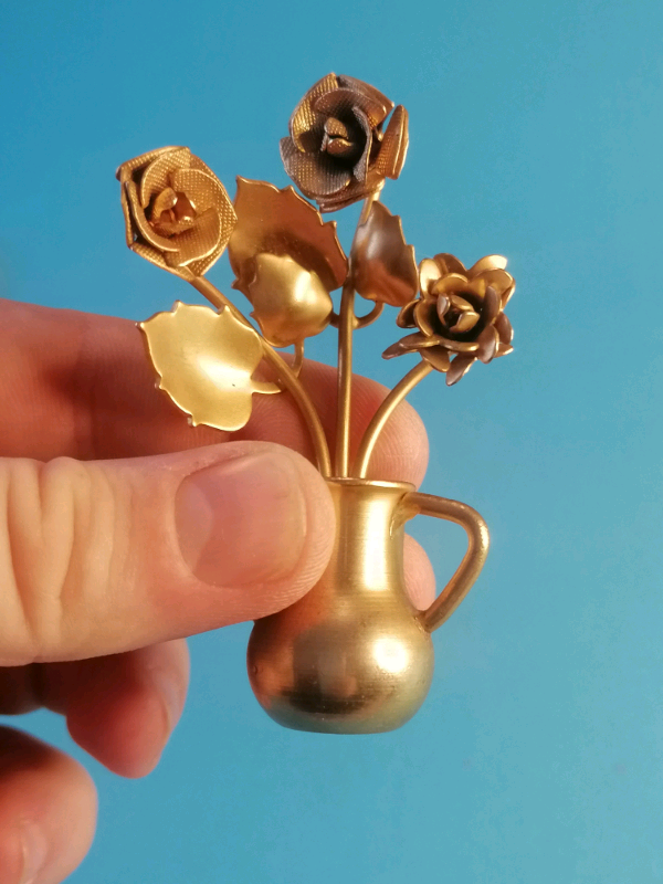 Decorative Accent. Flowers (brass) 