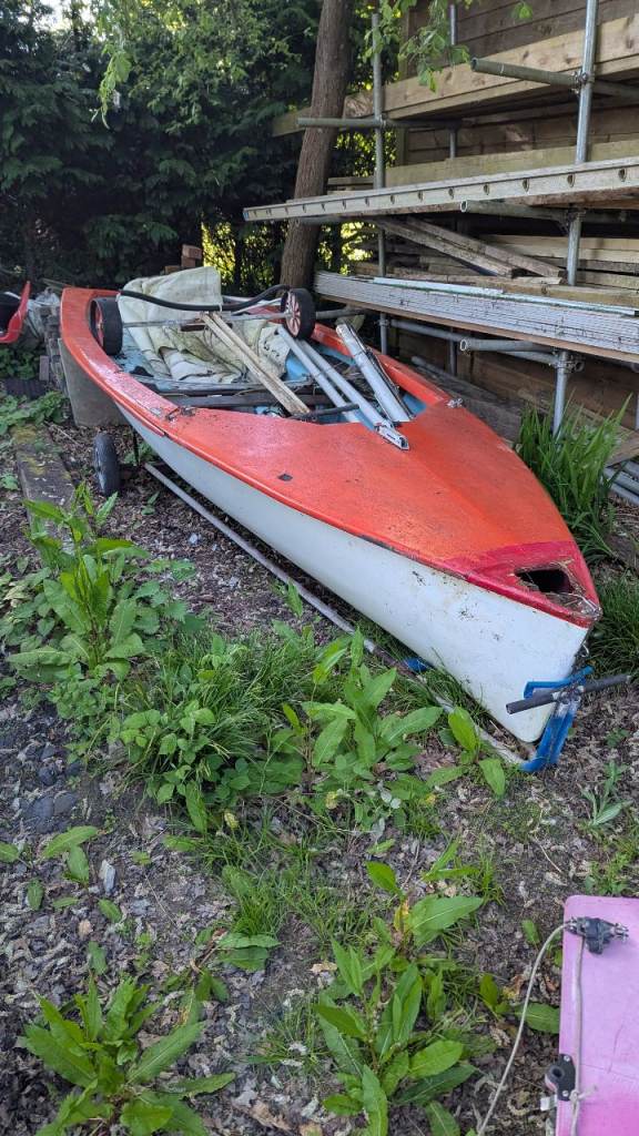 Sailing dingy 