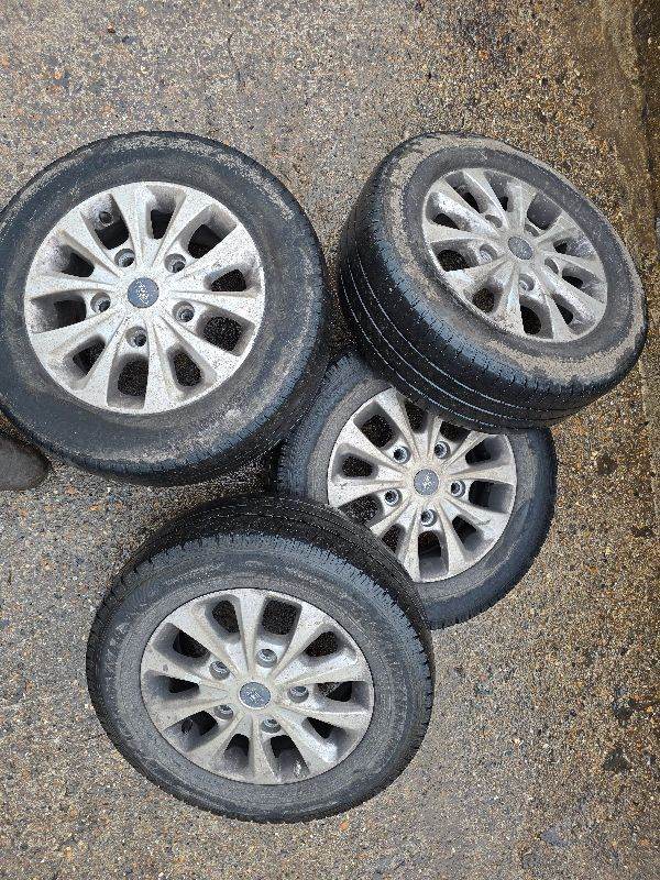 4x ford genuine rims and tyres 