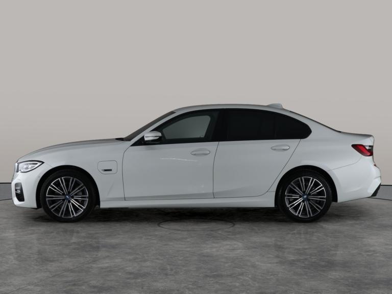 2021 BMW 3 Series 2.0 330e 12kWh M Sport Saloon 4dr Petrol Plug-in Hybrid Auto Euro 6 (s/s) ( Sal...