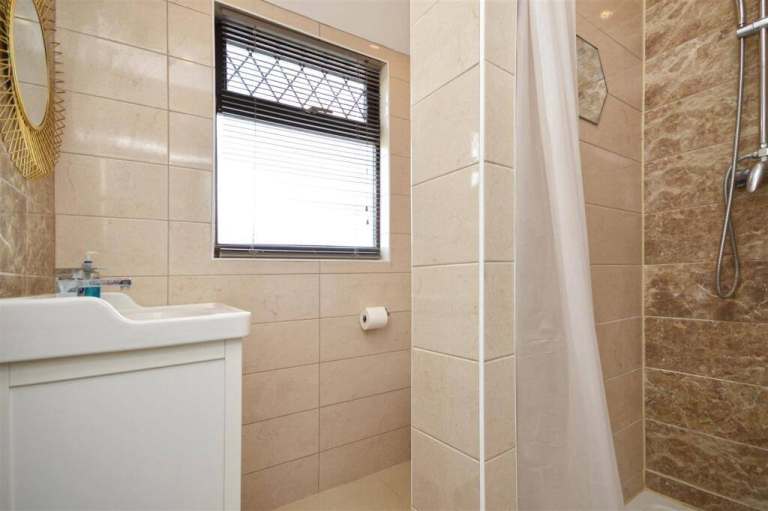 2×Room in a shared property