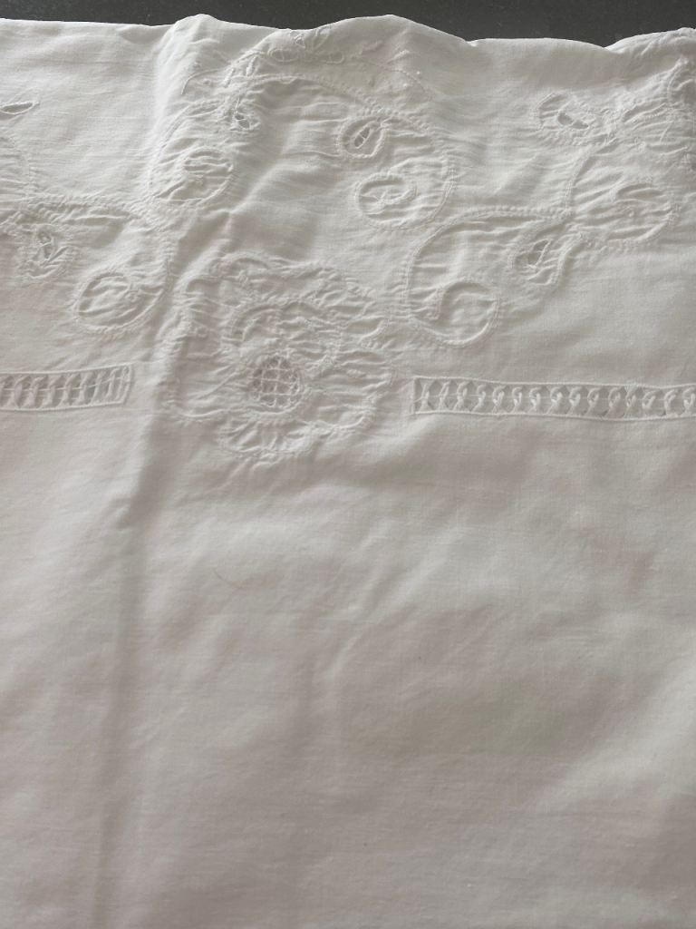 Free cotton embroidered table cloth and napkins. 