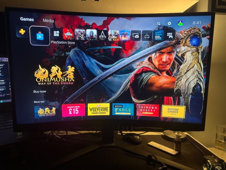 Samsung Odyssey G6 27” Curved Gaming Monitor – Excellent Condition