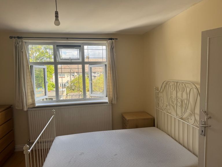 Doubled room for Couples, 2 Boys, 2 Girls students in wembley 