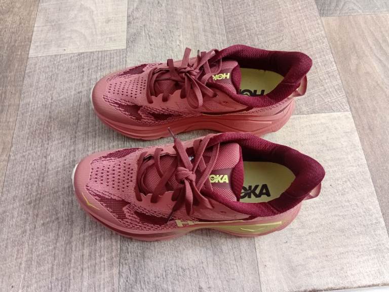 hoka challenger 8.trainers 