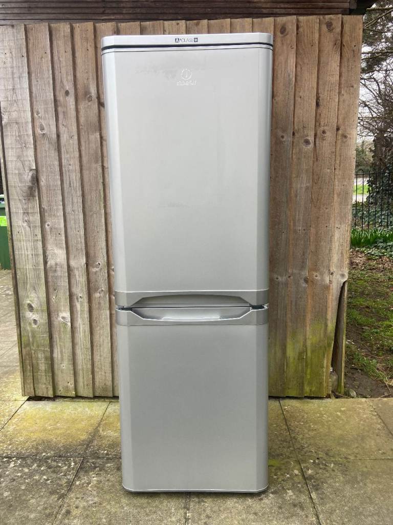 INDESIT Fridge Freezer A+ Energy Class. Immaculate clean. Free delivery possible.