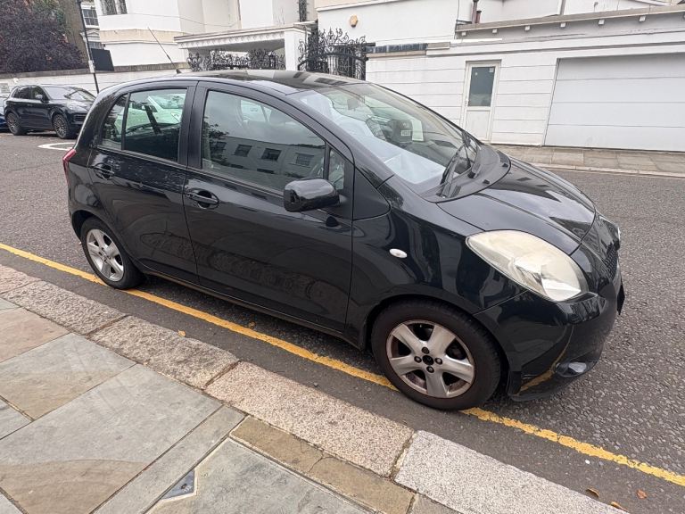 toyota YARIS,2006 1.3 automatic 5 doors,drives great, great condition , 90k miles,1 year mot,2 keys 