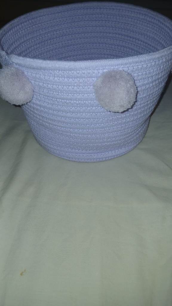 Basket with pom poms lilac