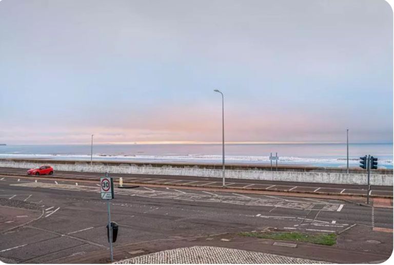 Double room available for rent 