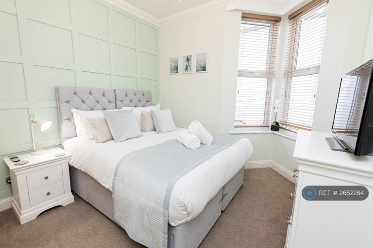 2 bedroom flat in Saint Michael's Road, Bournemouth, BH2 (2 bed) (#2652284)