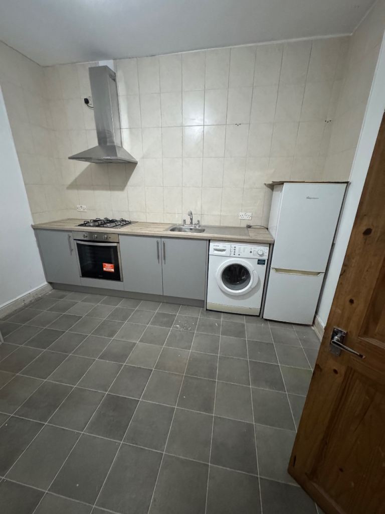 Spacious 1 bedroom flat to let in Longsight brilliant location (M13)
