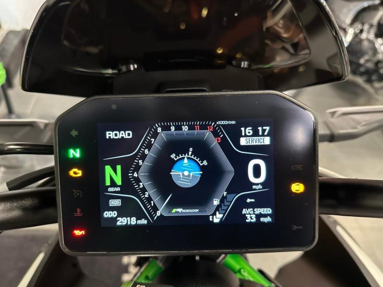 KAWASAKI Z900 SE PERFORMANCE--AKRAPOVIC-OHLINS SHOCK-BREMBO BRAKES