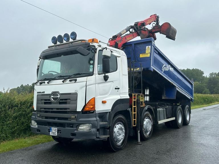 Hino FY700 3241 8 X 4 Tipper with Grab