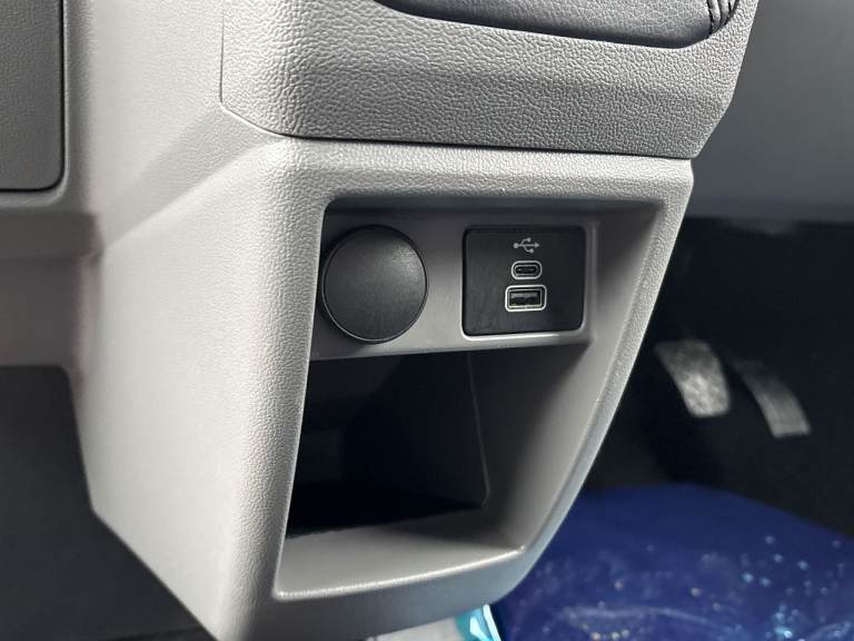 2024 Ford Tourneo Custom Family Wheelchair Accessible Vehicle 