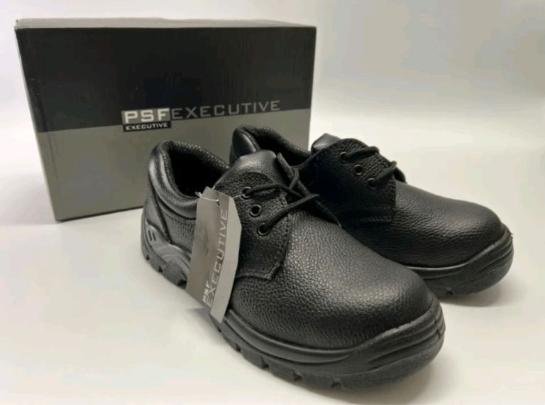 One pair of Black EXECUTIVE 201SM SAFETY Shoes - Size 4 UK ( EU 37).