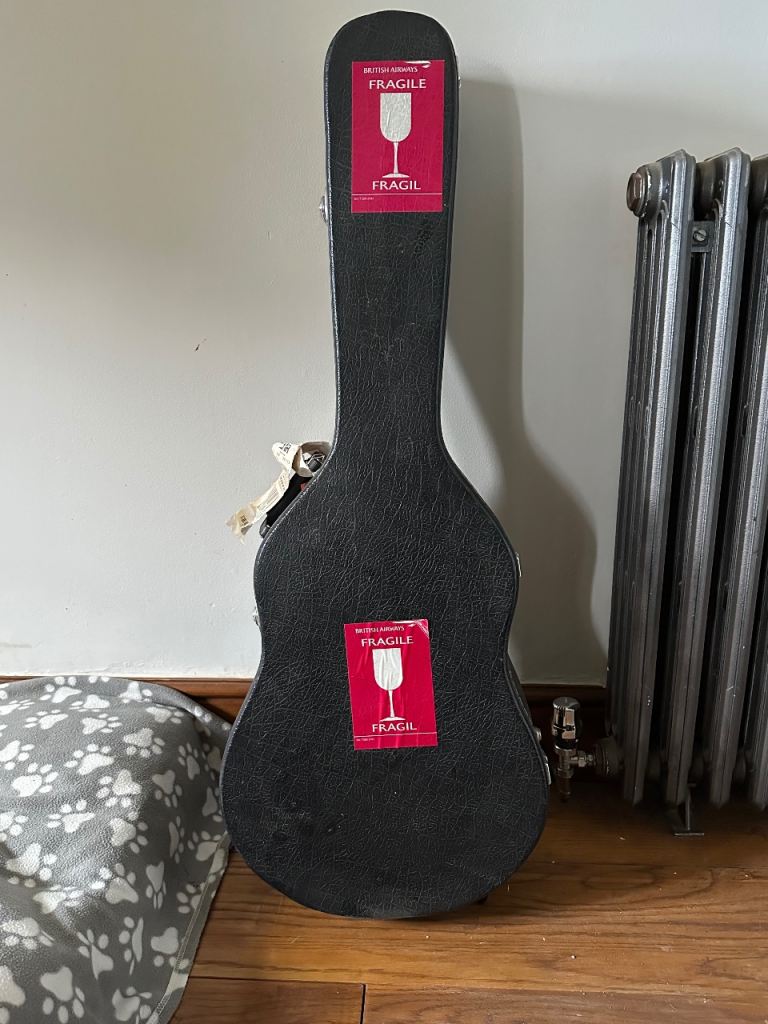 Acoustic hard guitar case 