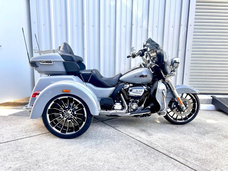 2025 Harley-Davidson TRIKE FLHTCUTG TRI GLIDE ULTRA CLASSIC Trike Manual