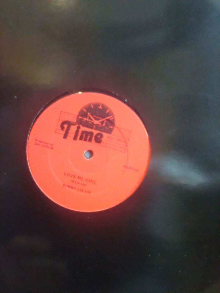 BUNNY LIE LIE,. LOVE ME GIRL,. 12 INCH VINYL . E.P.