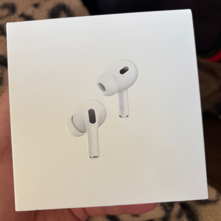  Apple AirPods Pro with MagSafe (2nd generation)