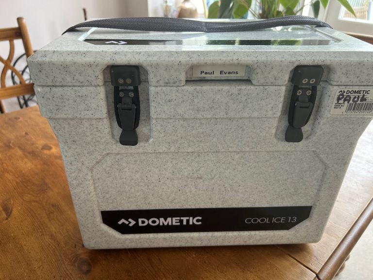 Domestic ice cooler box 13