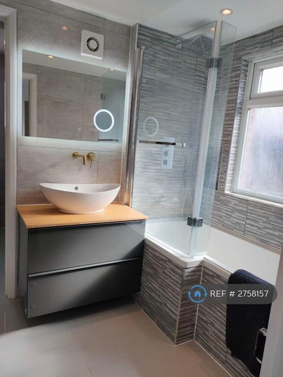 3 bedroom house in Walnut Tree Close, Guildford, GU1 (3 bed) (#2758157)