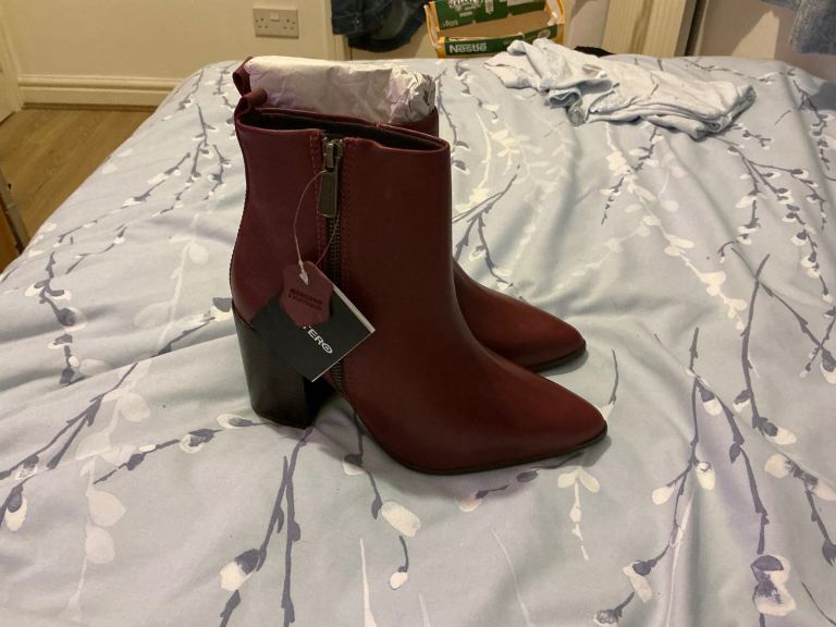 image for New ladies burgundy boots