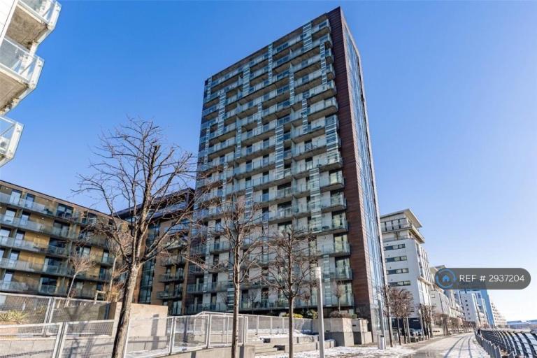 2 bedroom flat in Castlebank Place, Glasgow, G11 (2 bed) (#2937204)