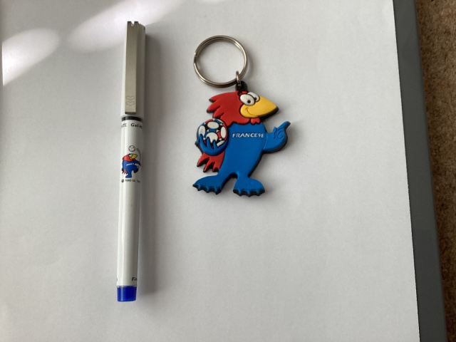 France 98 公式マスコット キーホルダー 6点セット World Cup France 98 Football Mascot Keychain & Pen Set, £10.00 for