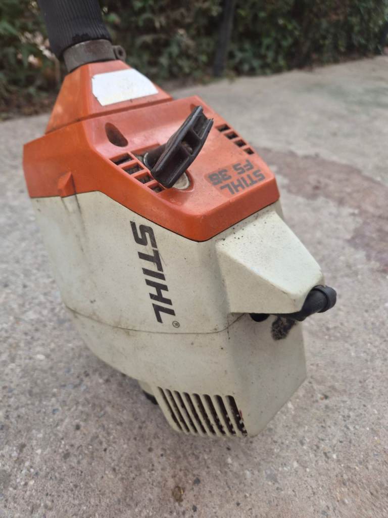 Petrol strimmer 