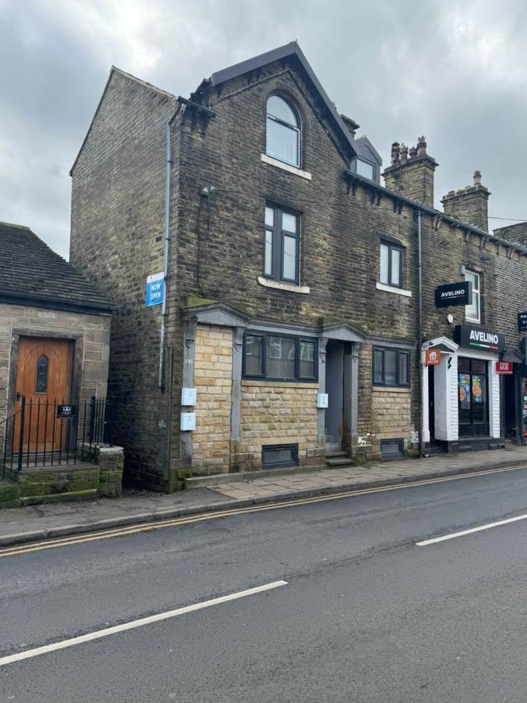 1 bed flat to rent High Street, Bradford BD6