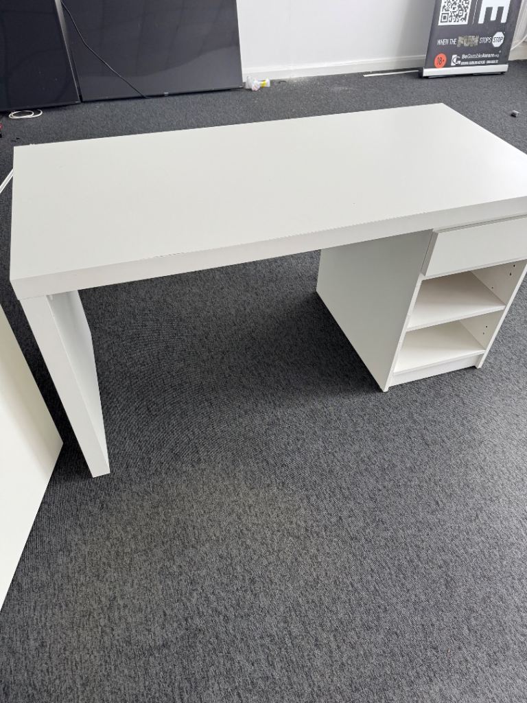 IKEA malm white office desk DELIVERY AVAILABLE 