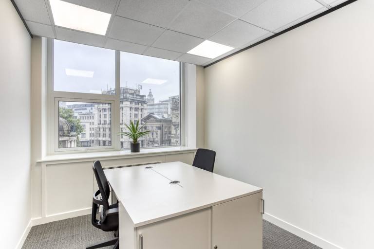 Liverpool - L2 1TS \ Private Office for 1 Person Available Now