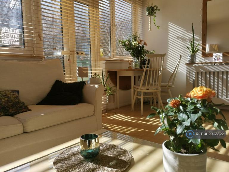 3 bedroom flat in Coleraine Road, London, SE3 (3 bed) (#2903822)
