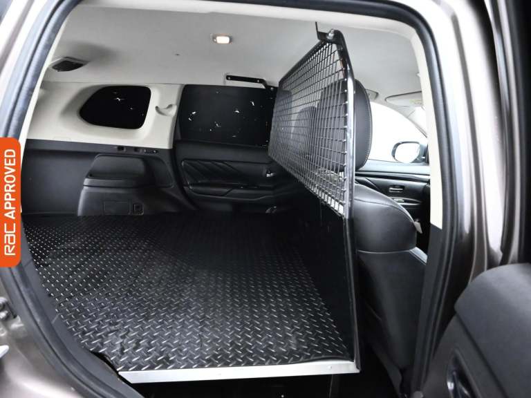 2019 Mitsubishi Outlander 2.4h TwinMotor 13.8kWh Juro SUV 5dr Petrol Plug-in Hybrid CVT 4WD Euro ...