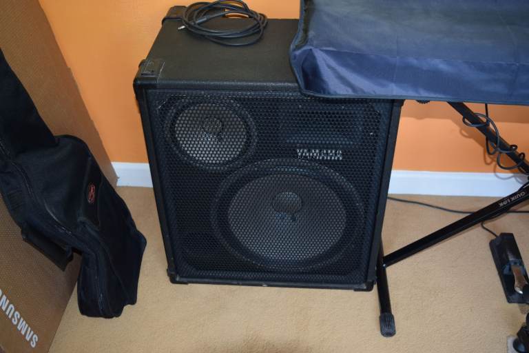 YAMAHA 4 CHANNEL AMP, . 