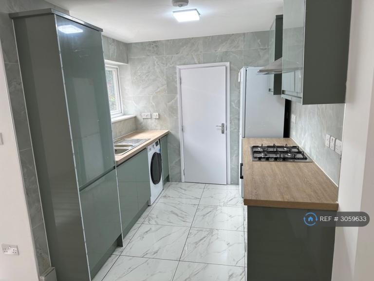 3 bedroom house in Highgrove Street, Reading, RG1 (3 bed) (#3059633)
