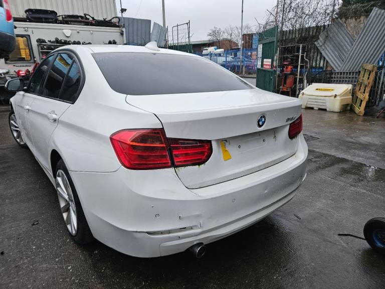 Bmw f31 breaking for parts only full car in white saloon model petrol automatic 