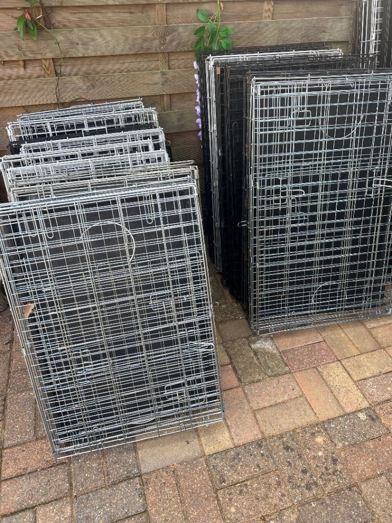 Medium dog crate 